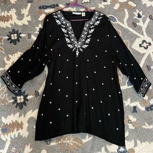 Cathy Daniels Women's 1X Tunic Black Embroidered V Neck 3/4 Sleeve Shirt